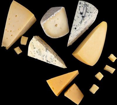 Fotografía de quesos semi maduros, queso Chihuahua, queso gouda, queso manchego, queso azul